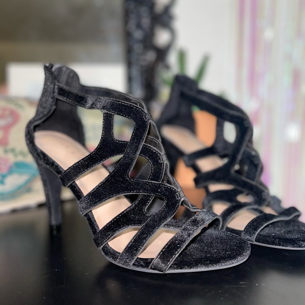 Kelly & Katie velvet heels